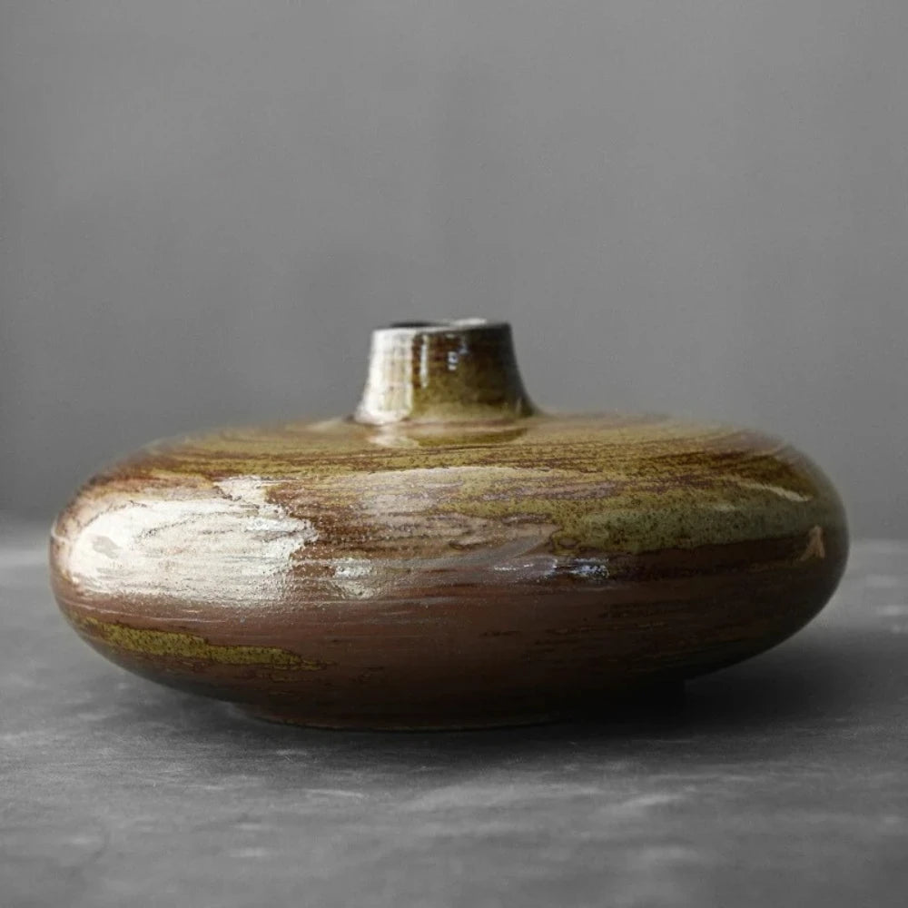 Japanese Vase in Smear green on a gray surface