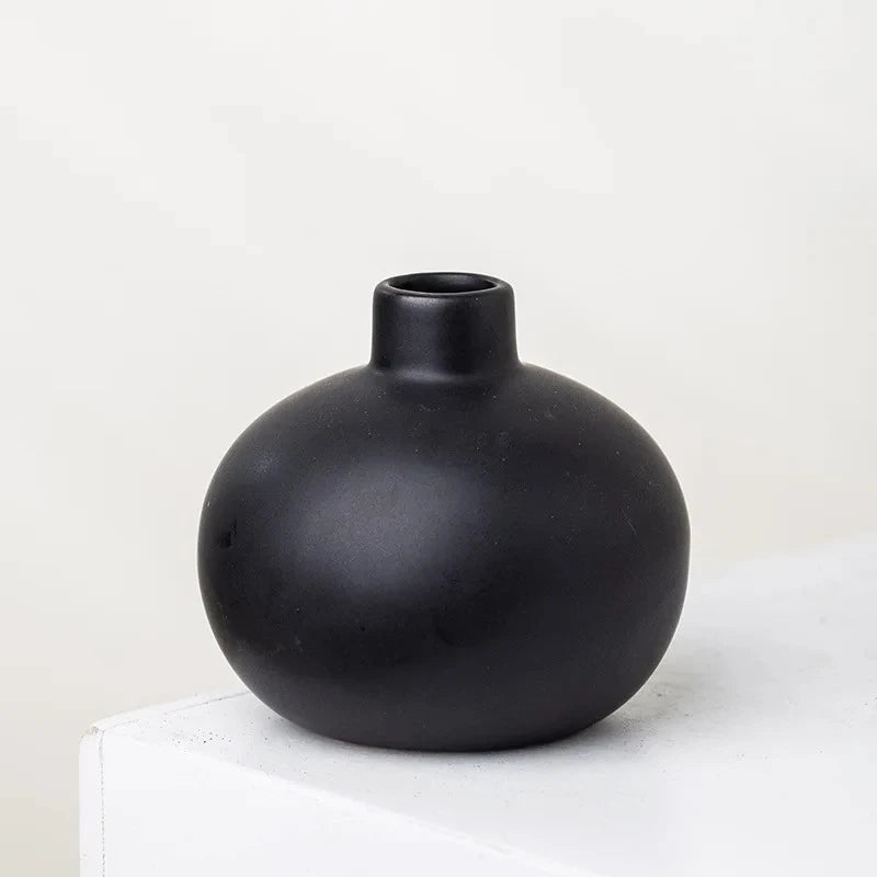 Round Small Vase in black on a white surface