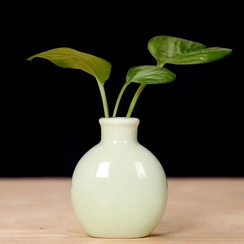 Small Bud Vase in Light Green